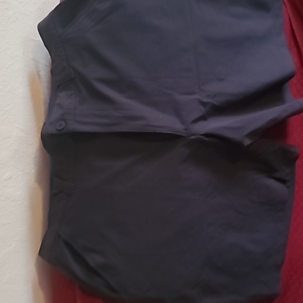 Under Armour mens golf shorts.  Size 36. Black.
